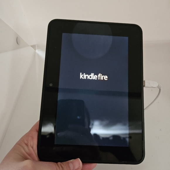 Amazon Kindle Fire HD 7" 32 GB with gray Belkin case - Picture 9 of 11